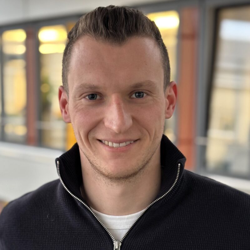 Denis – Consultant