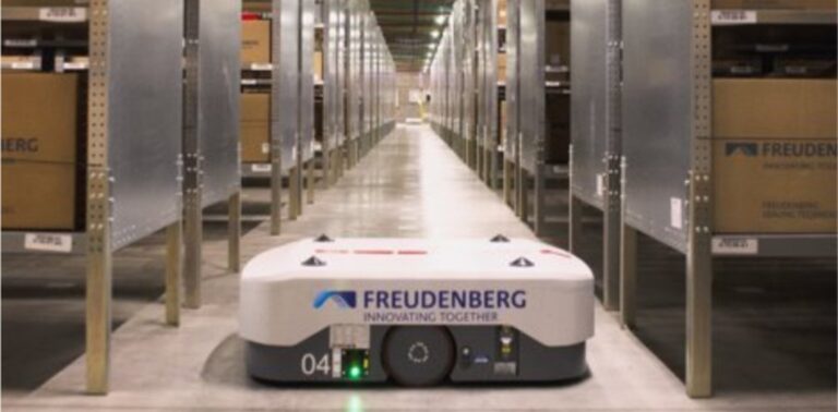 CarryPick-AGV im Lager von Freudenberg Sealing Technologies